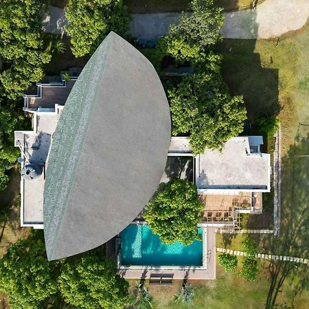 The Leaf By Stayvista - An Enchanting Escape Offering A Pool, Terrace, Lush Lawn, Contemporary Interiors, And Indoor Games Alībāg Exterior foto