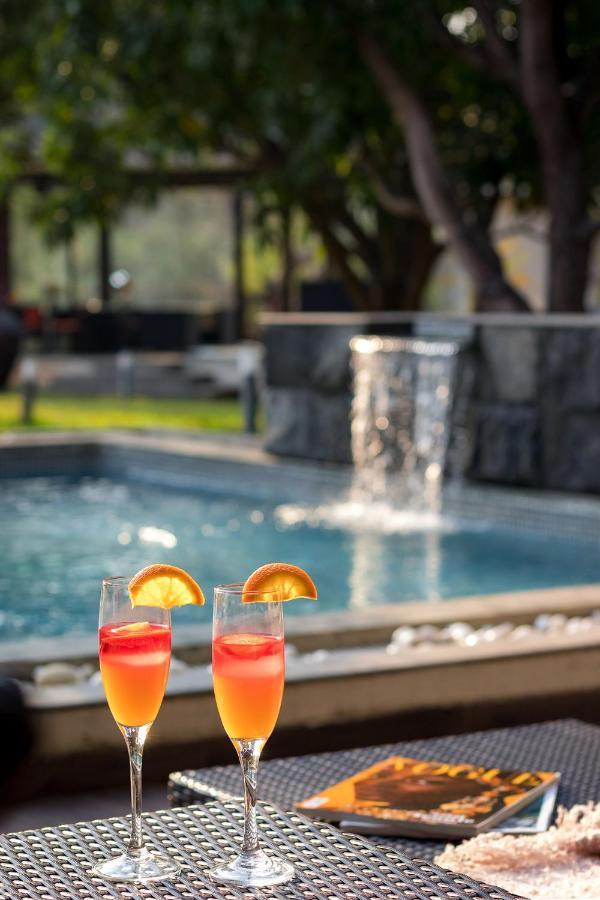 The Leaf By Stayvista - An Enchanting Escape Offering A Pool, Terrace, Lush Lawn, Contemporary Interiors, And Indoor Games Alībāg Exterior foto